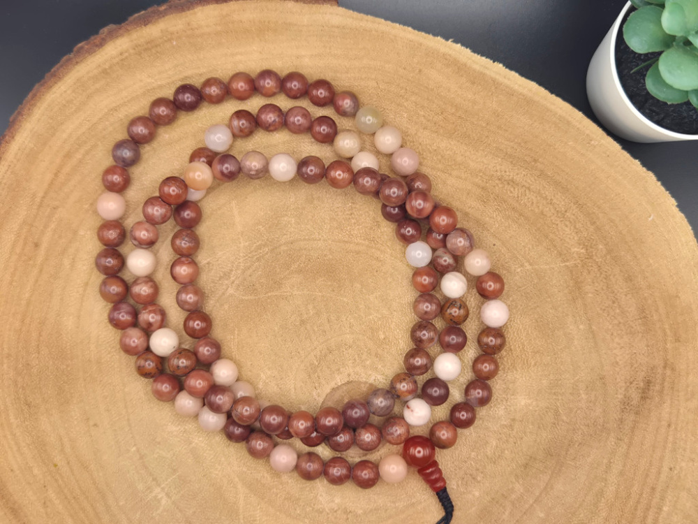 Handgefertigte Mala aus Jaspis mit natürlicher, erdiger Farbstruktur